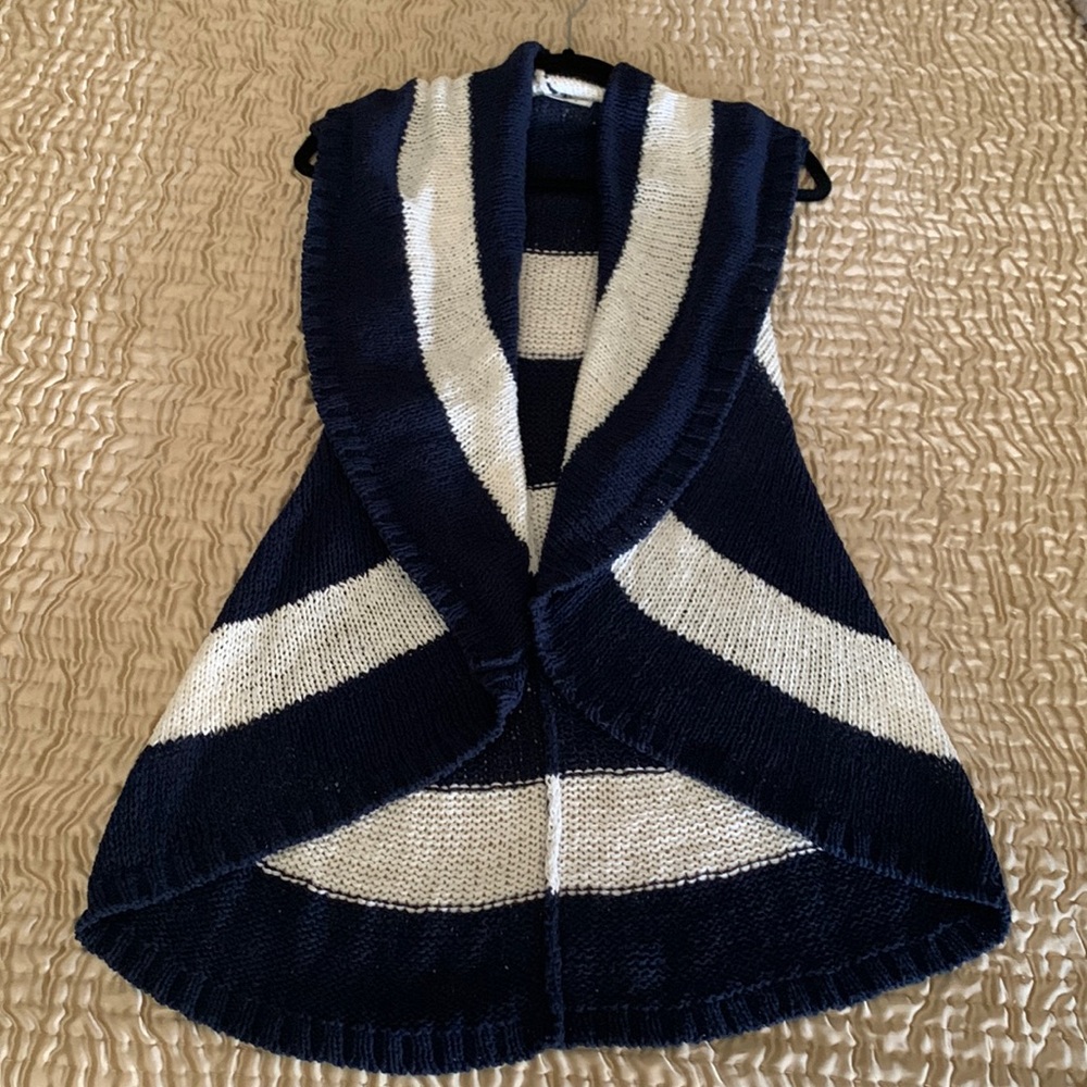Cabi sweater vest size S like new navy/white, perfect for spring/summer!